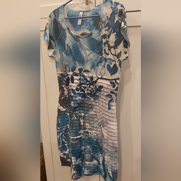 Cubism cap sleeved dress - Picture 6 of 7